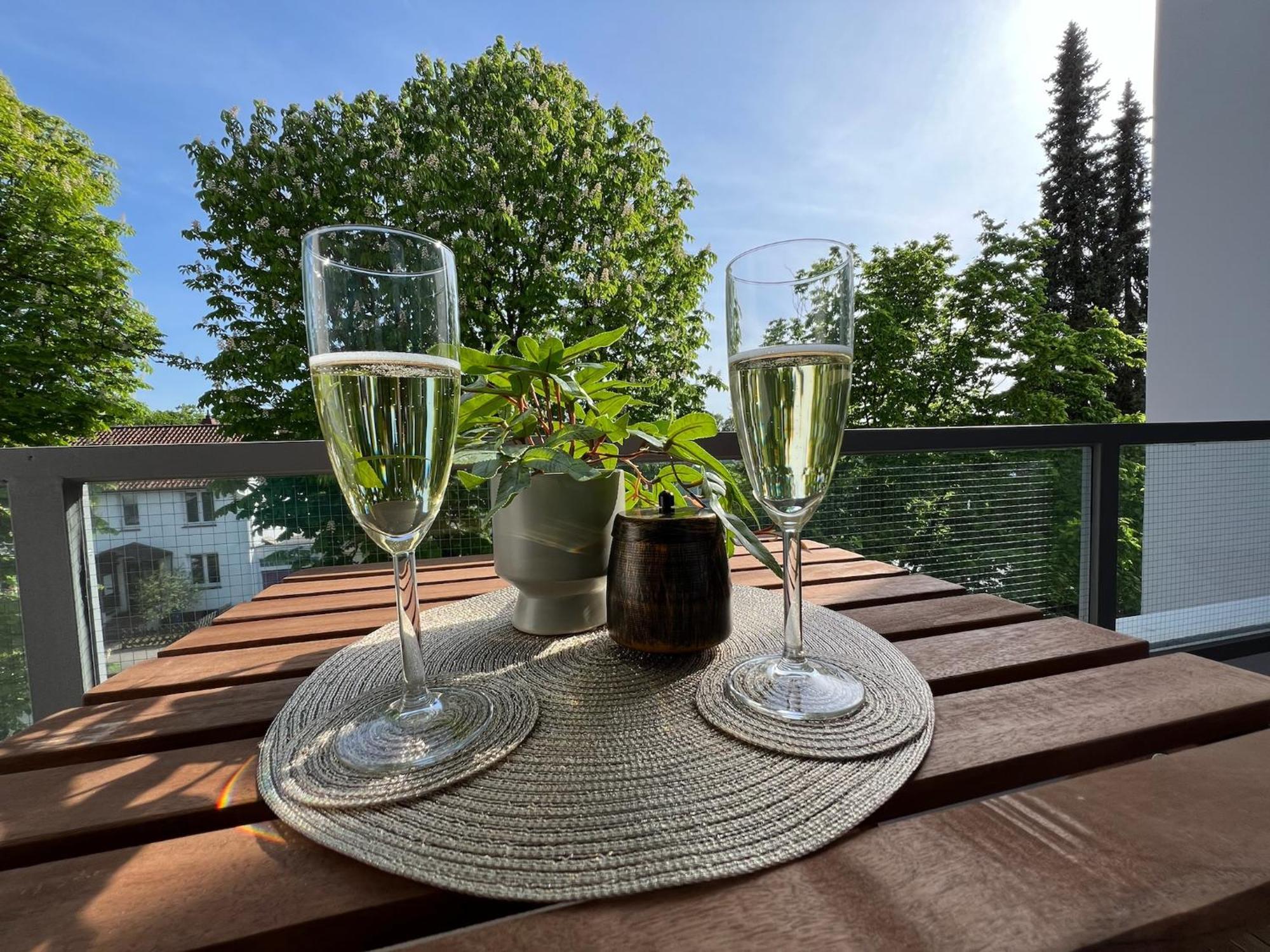 סלה W&D Living - Fewo Kleines Italien Mit Parkplatz Und Balkon מראה חיצוני תמונה